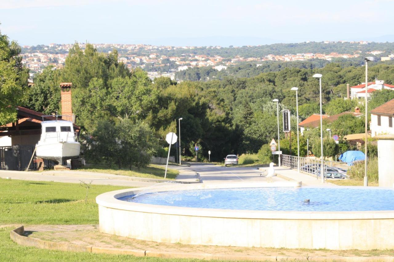 Holiday Home Radmila Premantura Exterior photo